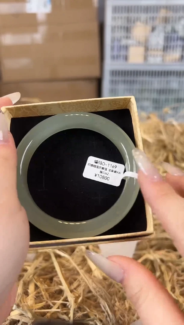 未镶嵌手镯石英质玉D1169