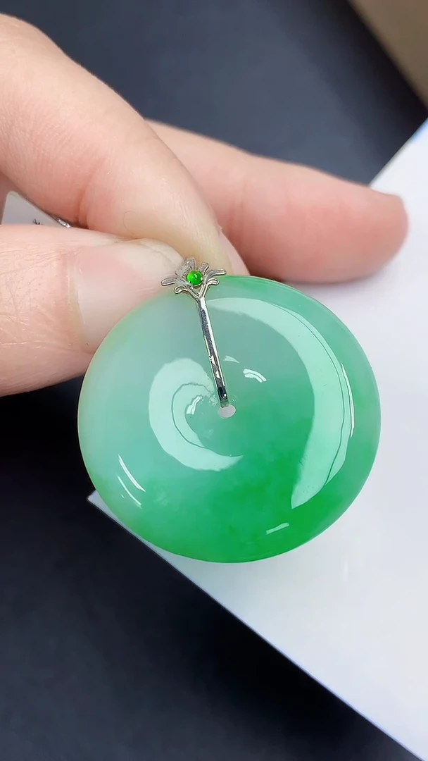颈饰18K金镶嵌翡翠天然缅甸A货百元以上9元证书费自理