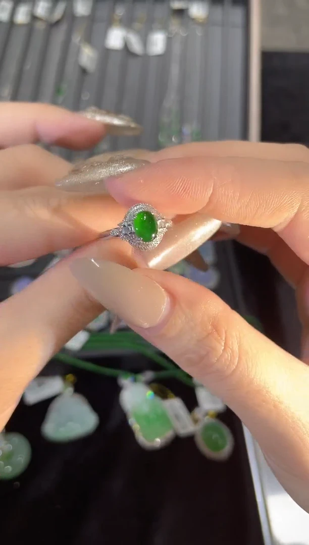 18K金镶嵌戒指翡翠HX