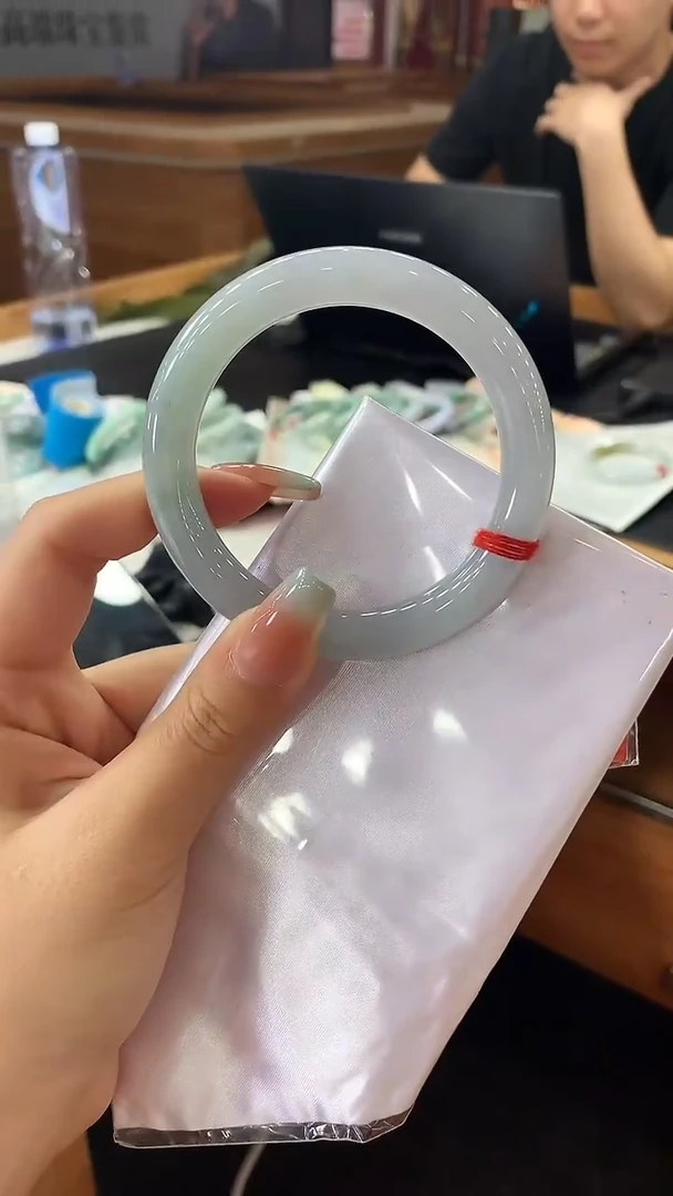 翡翠手镯未镶嵌55 56 57 37