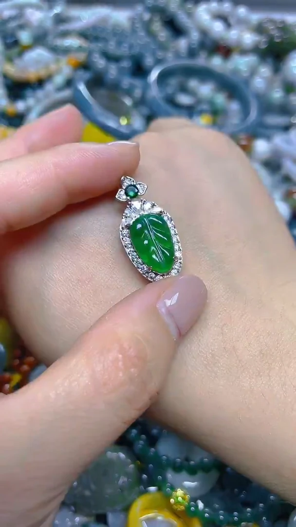 颈饰未镶嵌翡翠/ L /翡翠A货，一件也是批发价