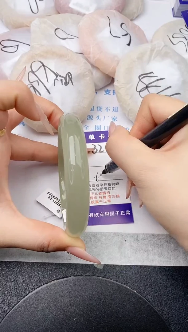 未镶嵌手镯石英质玉w32-DB62+