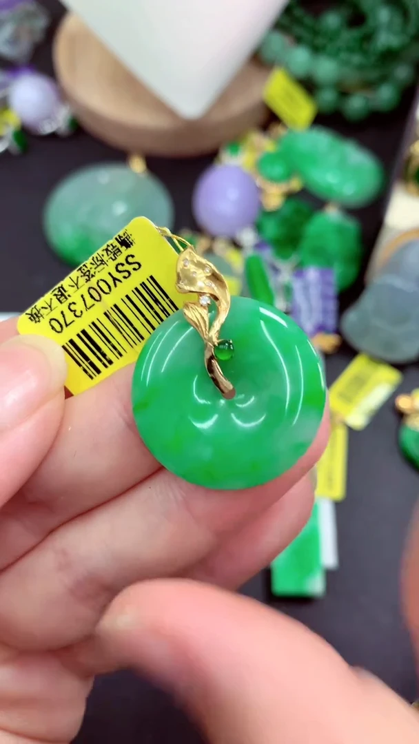 吊坠(不含链)18K金镶嵌翡翠挂件