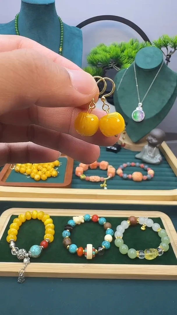 14K金镶嵌蜜蜡耳饰E01
