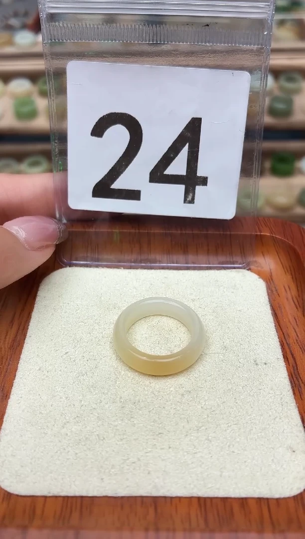 未镶嵌戒圈和田玉14号