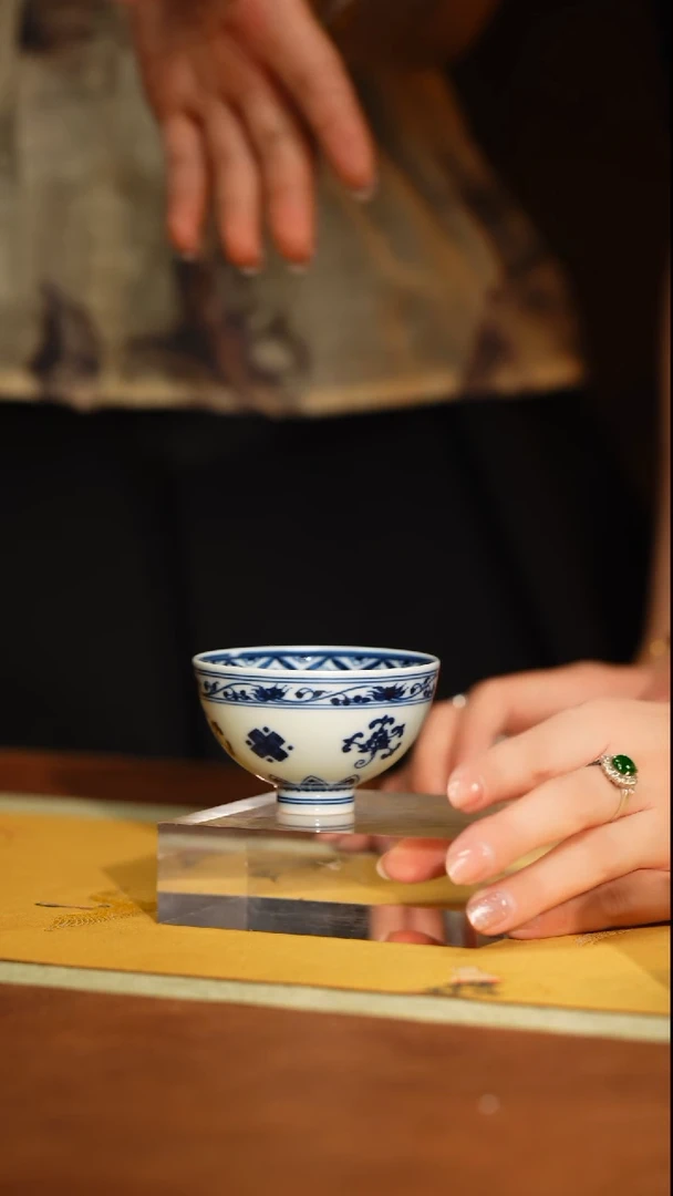 MS墨舍柴窑莲瓣八宝鸡心杯