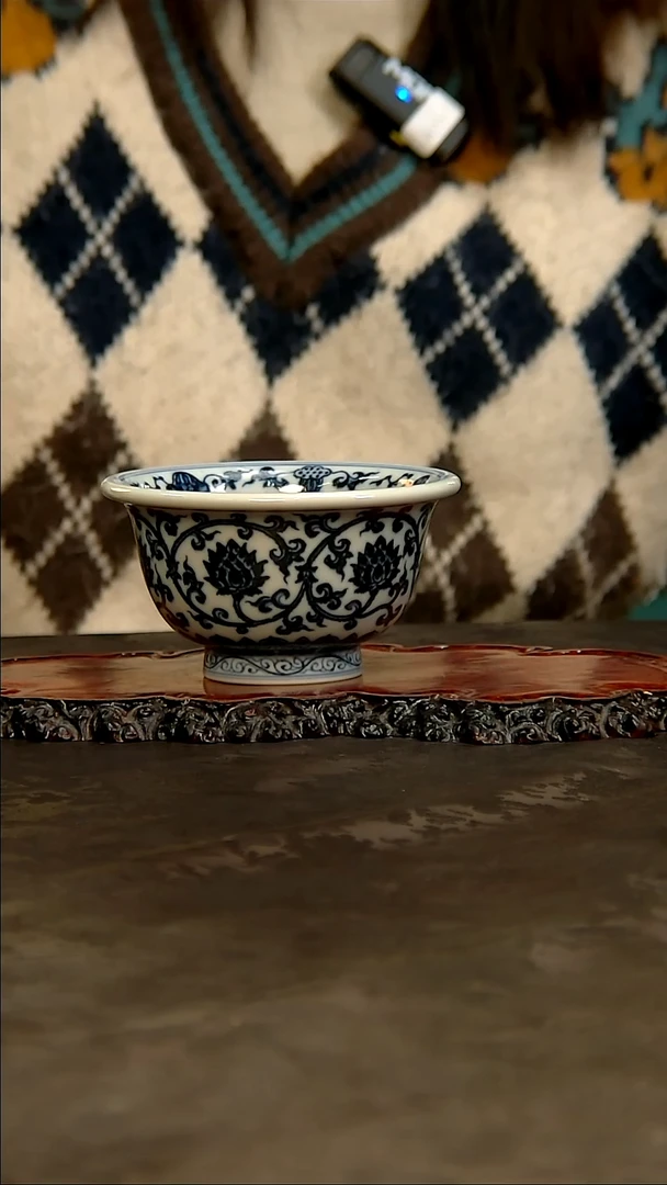 【闪购商品】青花手绘缠枝压手