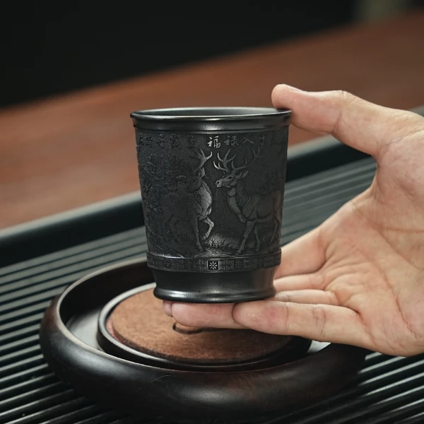 宜兴原矿石黄手工刻绘福禄紫砂主人杯 GQF