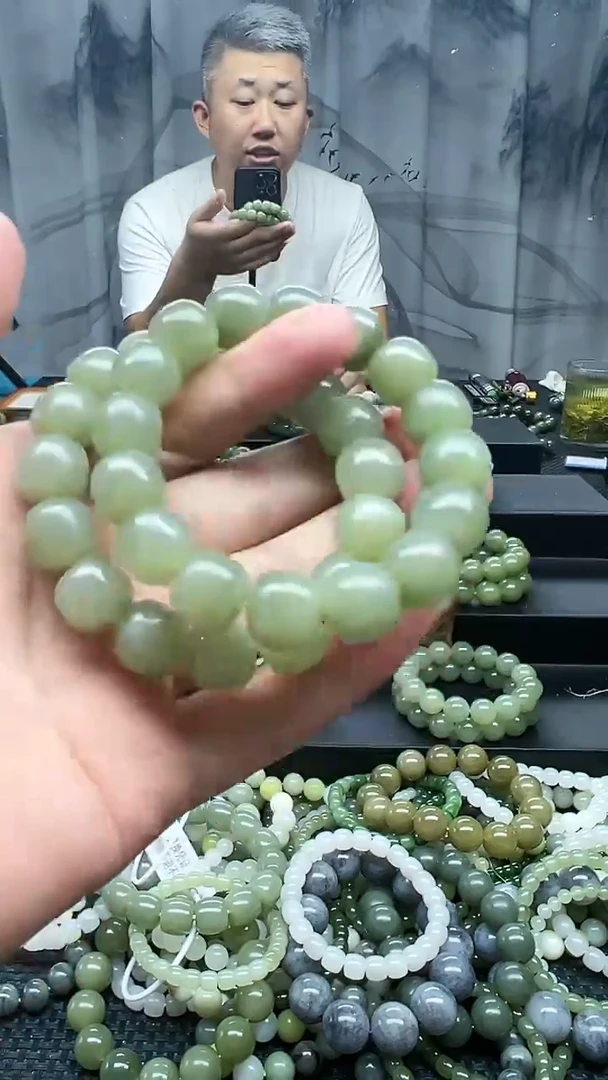 手串未镶嵌和田玉湖水绿老邢卡14纯天然拍一发一