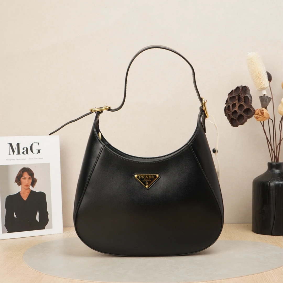 95新 Prada/普拉达 普拉达腋下包黑金牛皮/DS047724