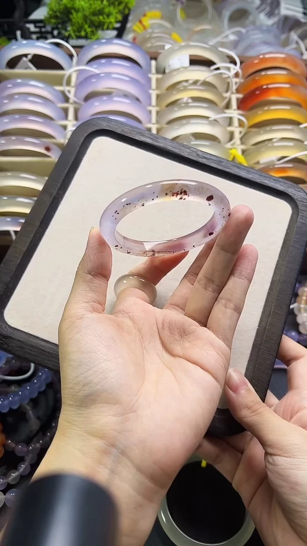 手镯玛瑙/玉髓未镶嵌52-53圈口雪梅