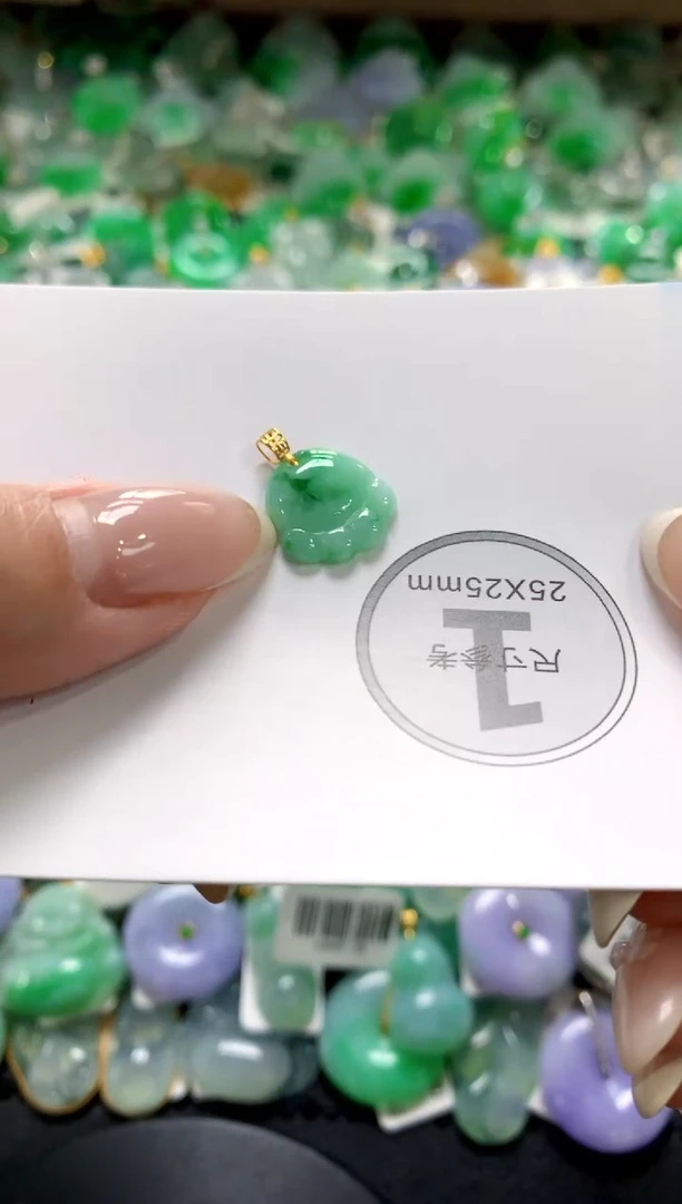 翡翠18K金镶嵌颈饰1111111111111111