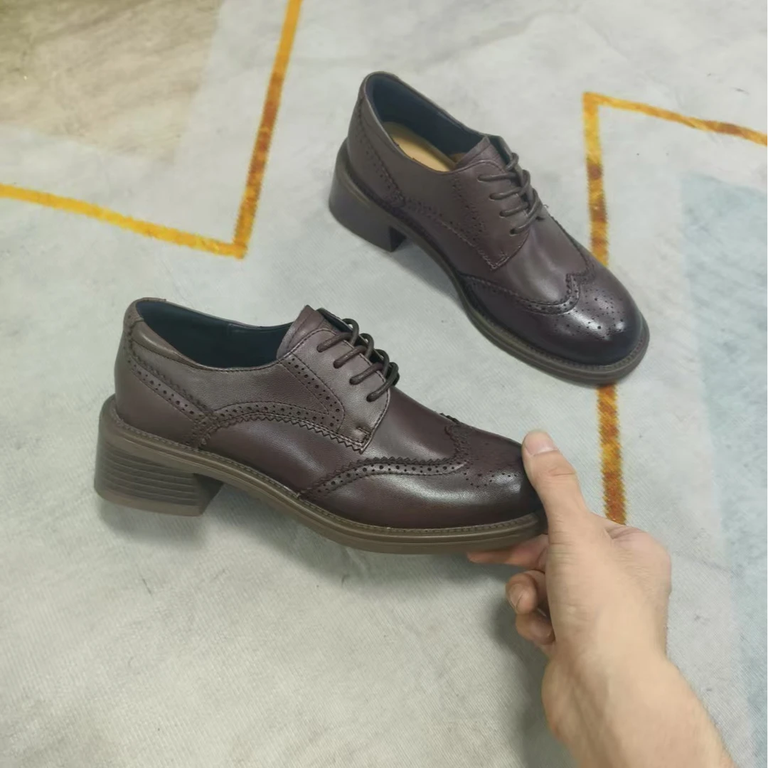 202-03新款英伦风女士羊皮粗跟布洛克小皮鞋