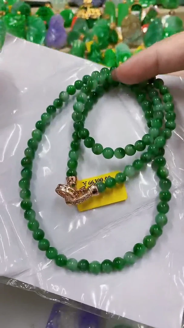 翡翠未镶嵌颈饰挂件