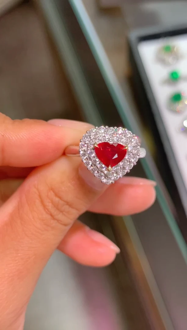 18K金镶嵌戒指红宝石1.26CT