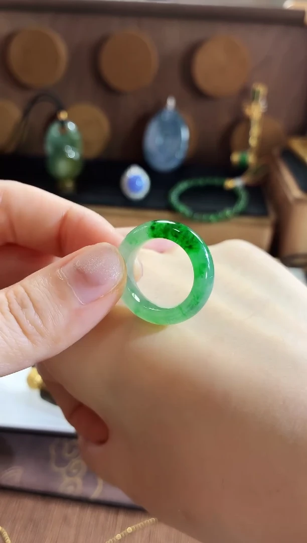 未镶嵌戒指翡翠手饰