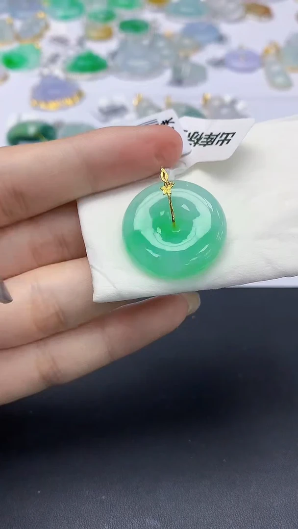 翡翠18K金镶嵌颈饰天然缅甸a货翡翠