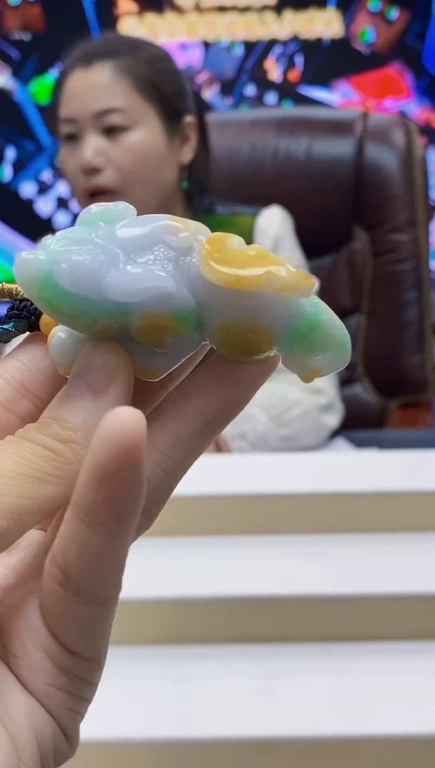 未镶嵌定制翡翠-毛货挂件30