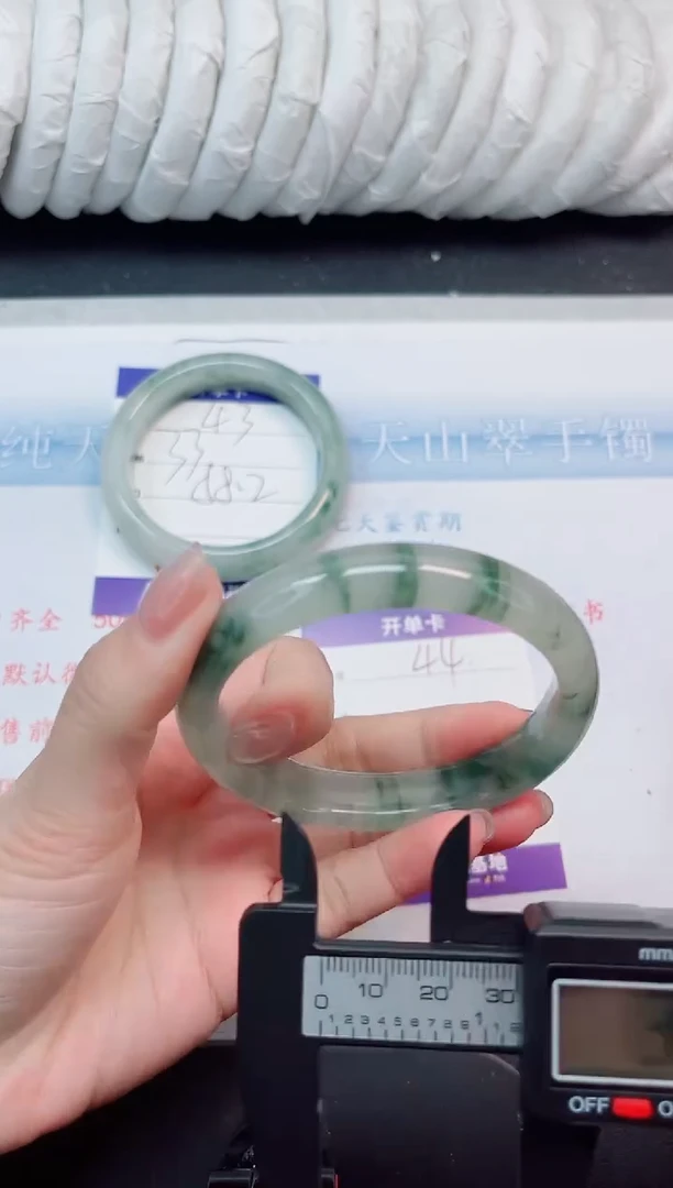 【闪购商品】石英质玉手镯未镶嵌44#60
