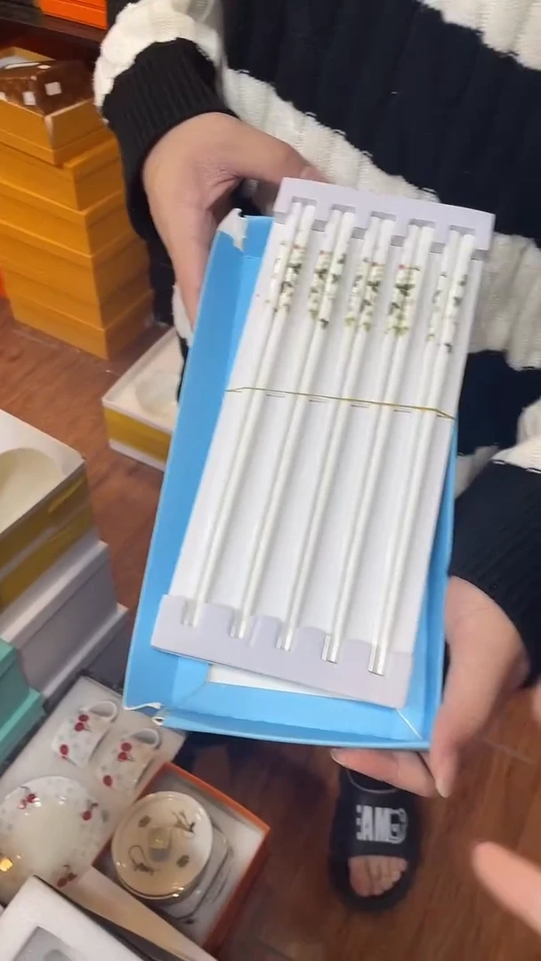 杯鸿辉家品牌瓷器，京东包邮！