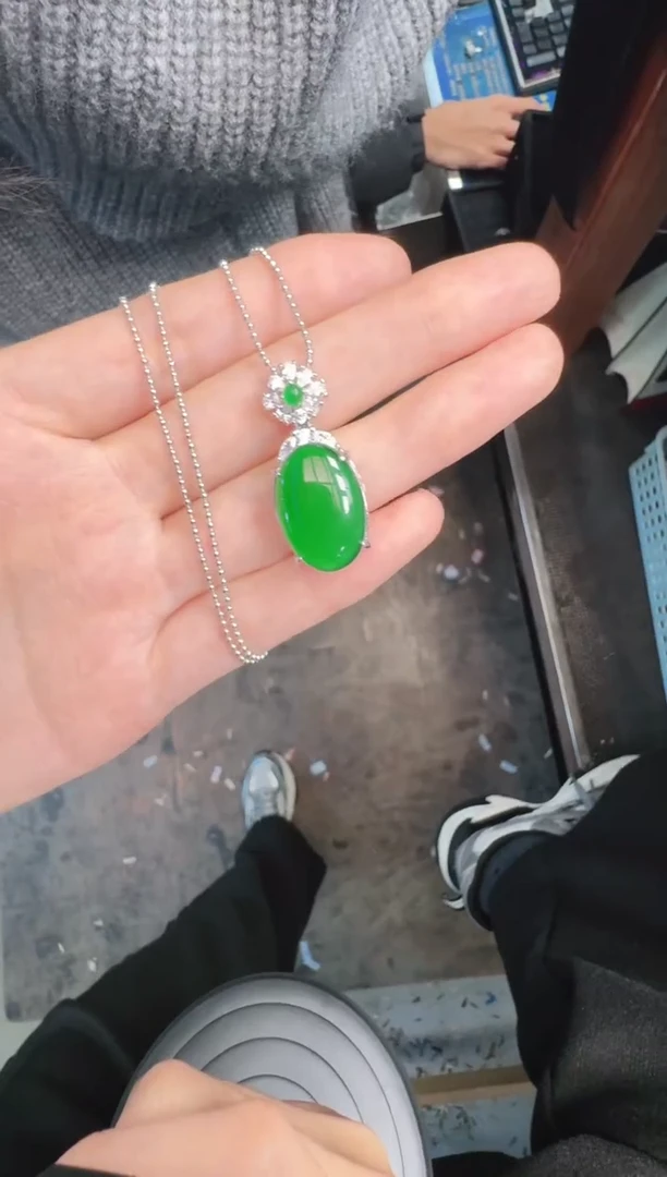 未镶嵌定制翡翠翡翠A货有轻微色差属于正常现象，鸽子蛋1