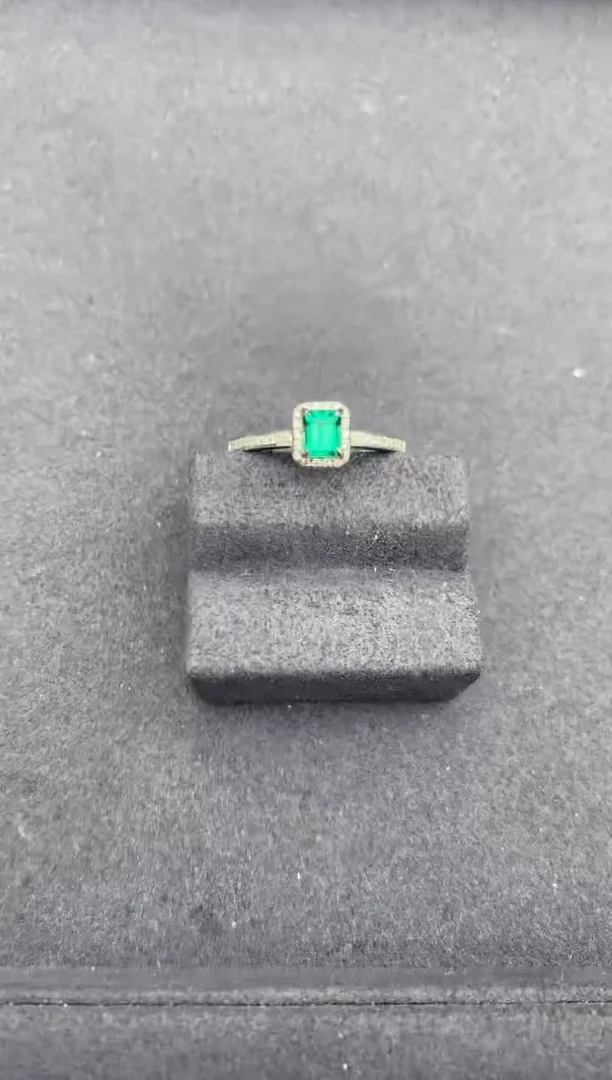 18K金镶嵌戒指祖母绿0.39ct祖母绿   GB