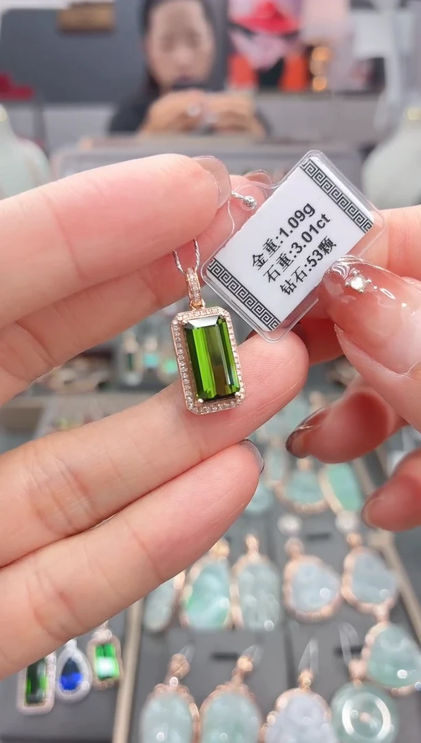 颈饰18K金镶嵌碧玺3.01
