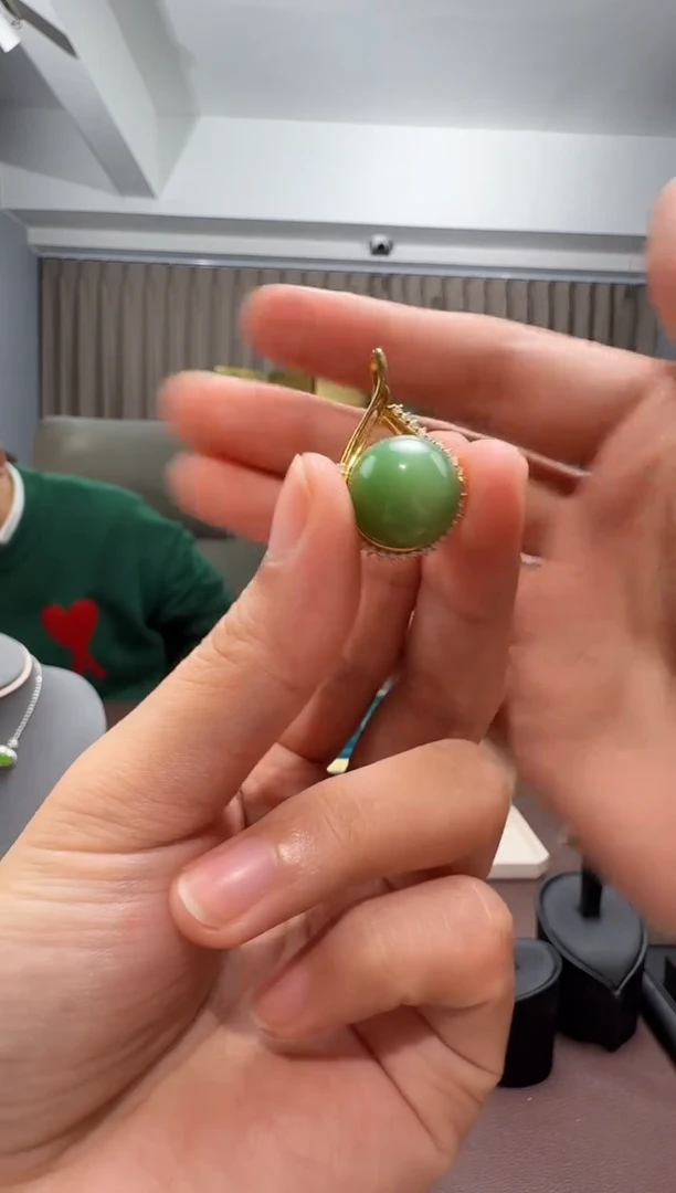 颈饰18K金镶嵌和田玉111-589-10.11多样性发一