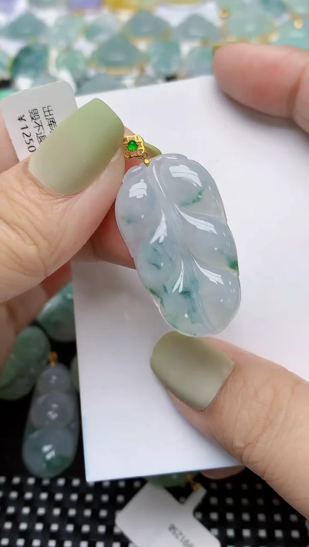 翡翠18K金镶嵌颈饰天然缅甸A货翡翠