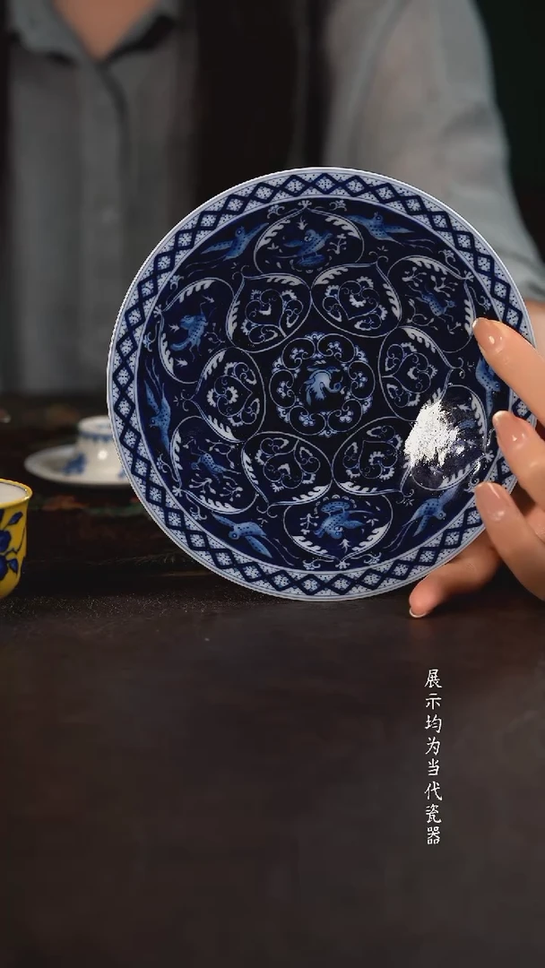 洪印慕明蓝地凤鸟瑞兽壶承