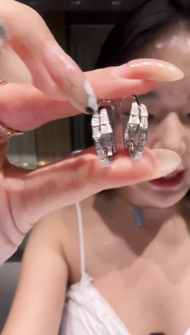 18K金镶嵌耳饰钻石AY0175-W