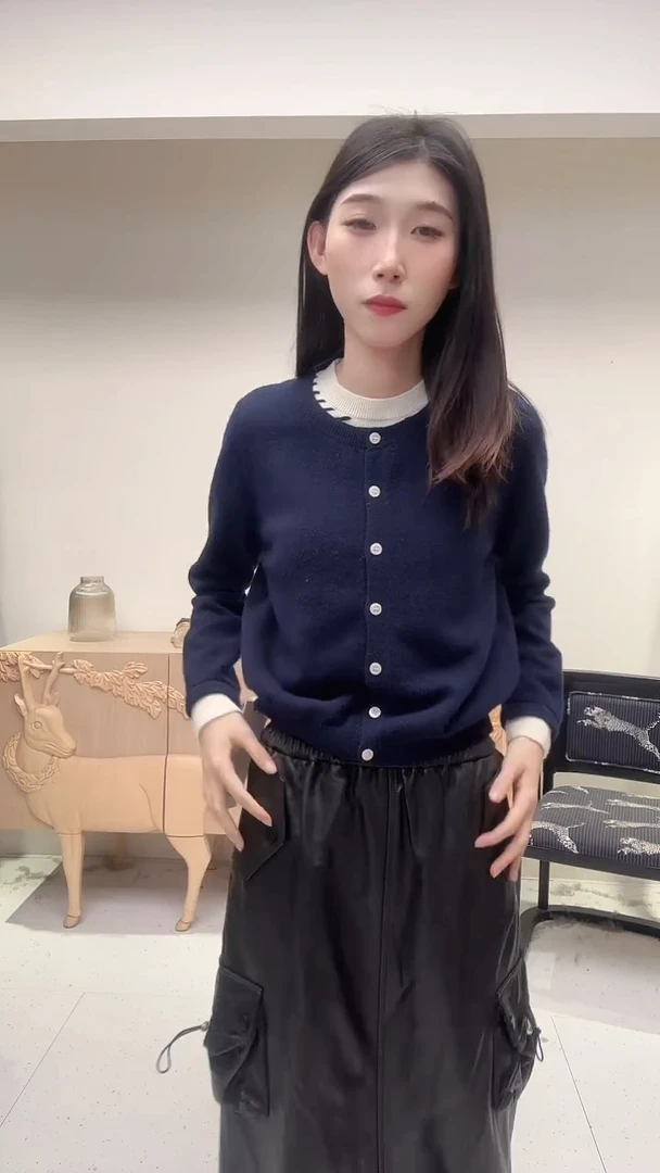 藏青色假两件羊毛上衣