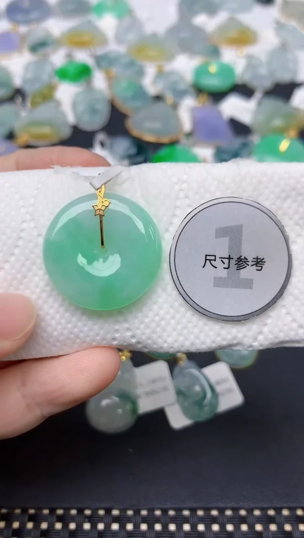 翡翠18K金镶嵌颈饰天然缅甸A货翡翠