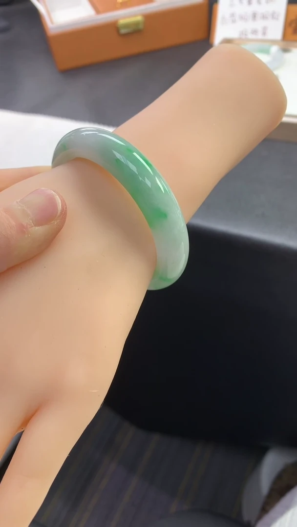 未镶嵌手镯翡翠退货需手镯吊牌标签完好 53