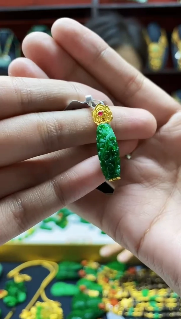 颈饰未镶嵌翡翠吊坠