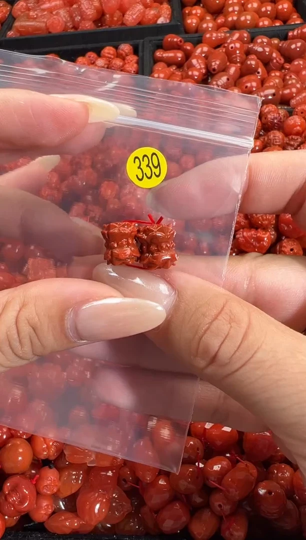 颈饰未镶嵌南红玛瑙1