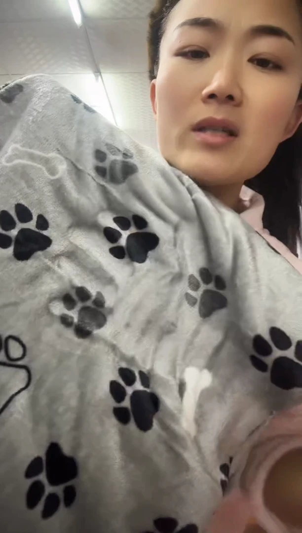 法兰绒灰色爪印加绒毛毯2*1.5