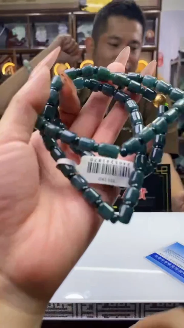 翡翠未镶嵌颈饰2028