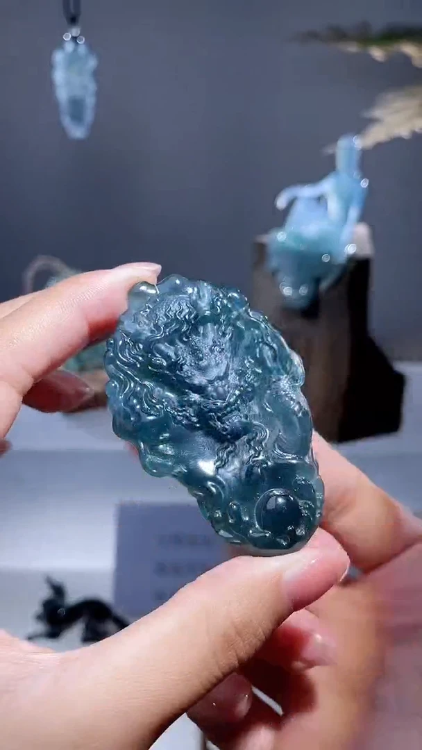 颈饰未镶嵌翡翠龙牌