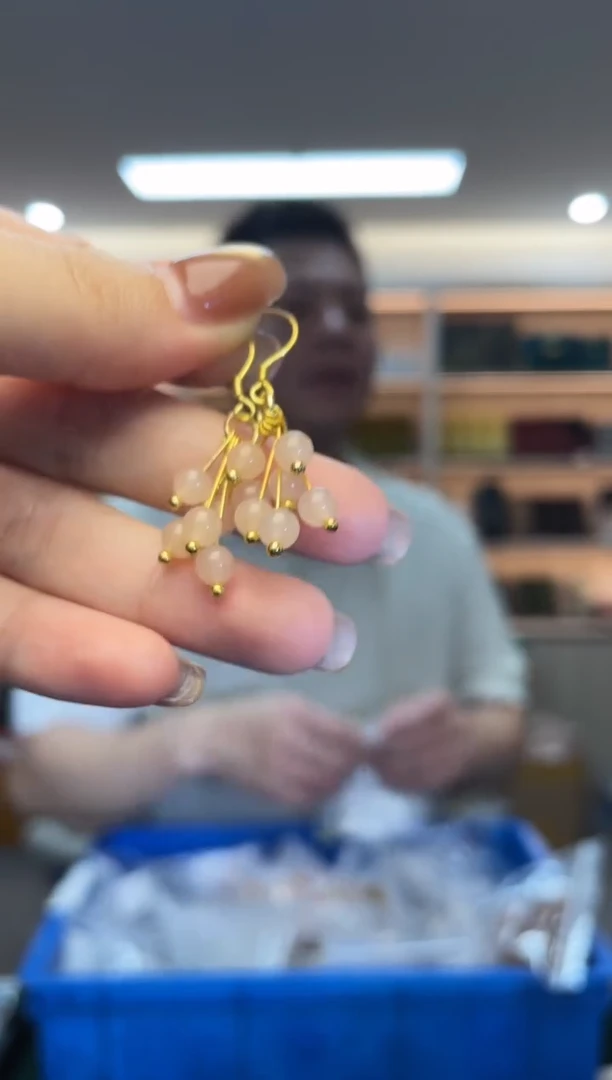 未镶嵌和田玉耳饰（多样性发一件）