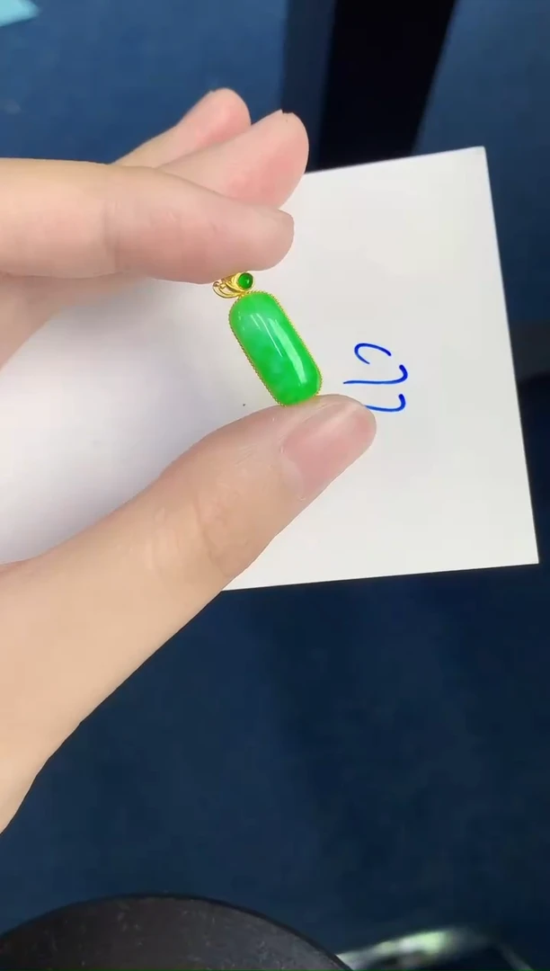 翡翠18K金镶嵌颈饰天然翡翠緬甸A貨