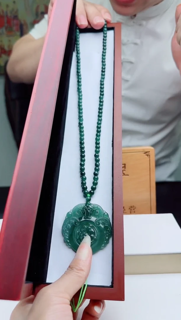 颈饰未镶嵌翡翠多样性发其一