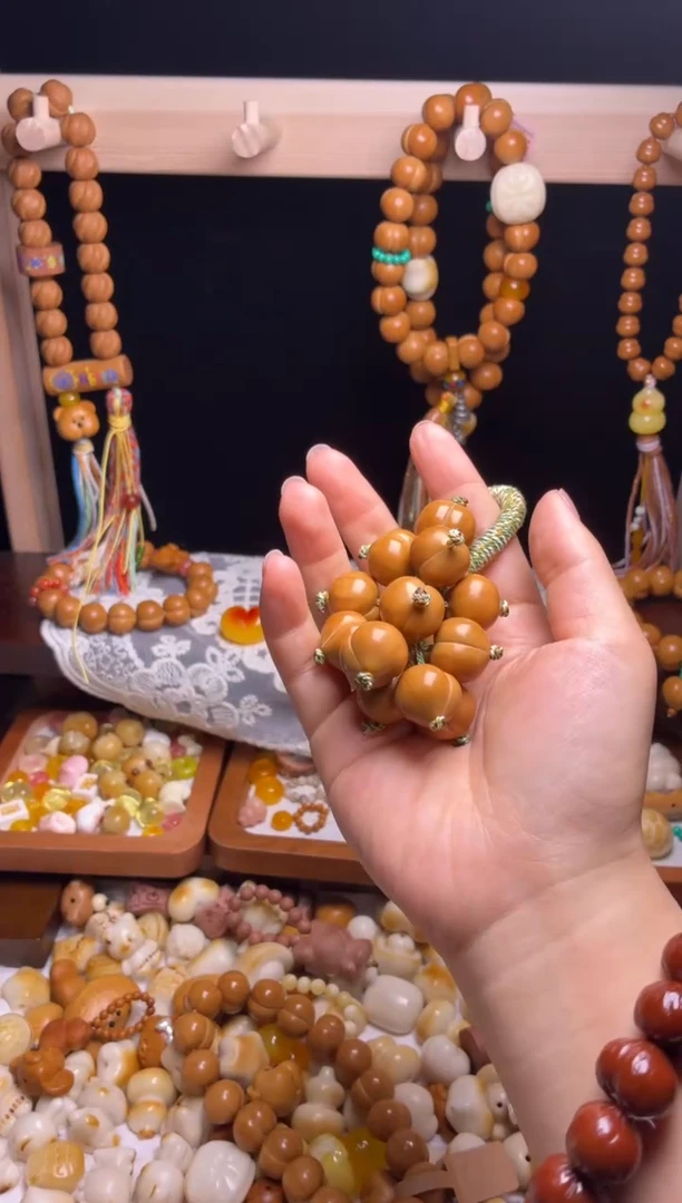 吊坠猴头核桃微瑕绿色绳子葡萄串