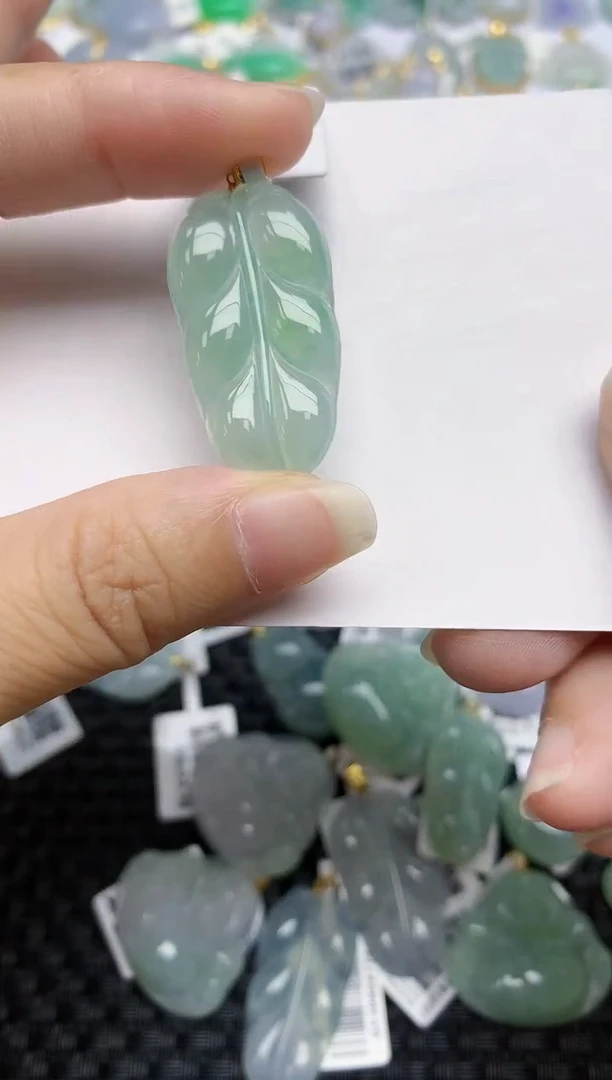 翡翠18K金镶嵌颈饰天然翡翠A货