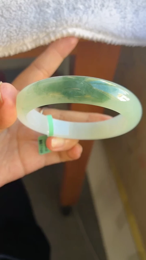 未镶嵌手镯翡翠（冰胶牛奶底飘色）34号