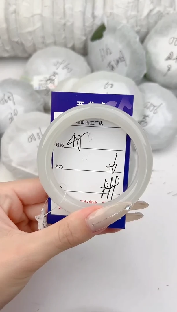 和田玉手镯未镶嵌45颜色微差无瑕疵