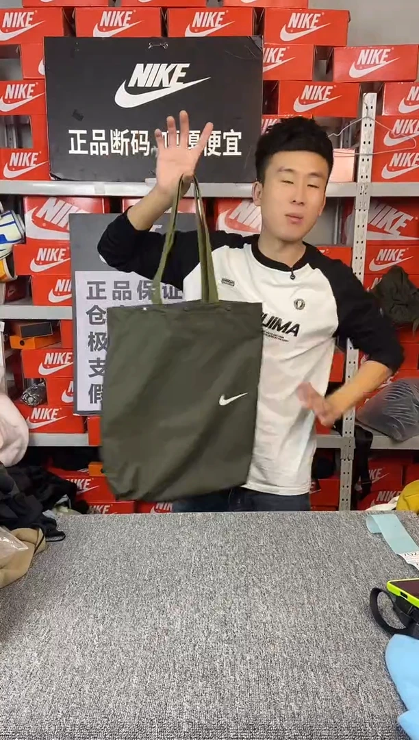 军绿色三防面料挎包 瑕疵直播间过款 全新无暇