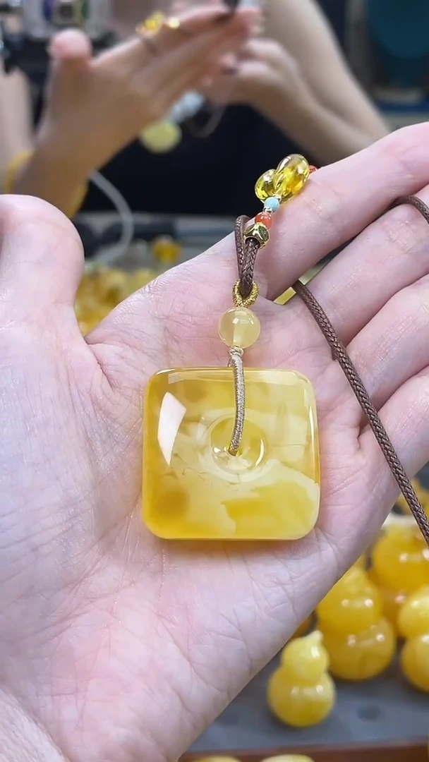 裸石琥珀未镶嵌j49