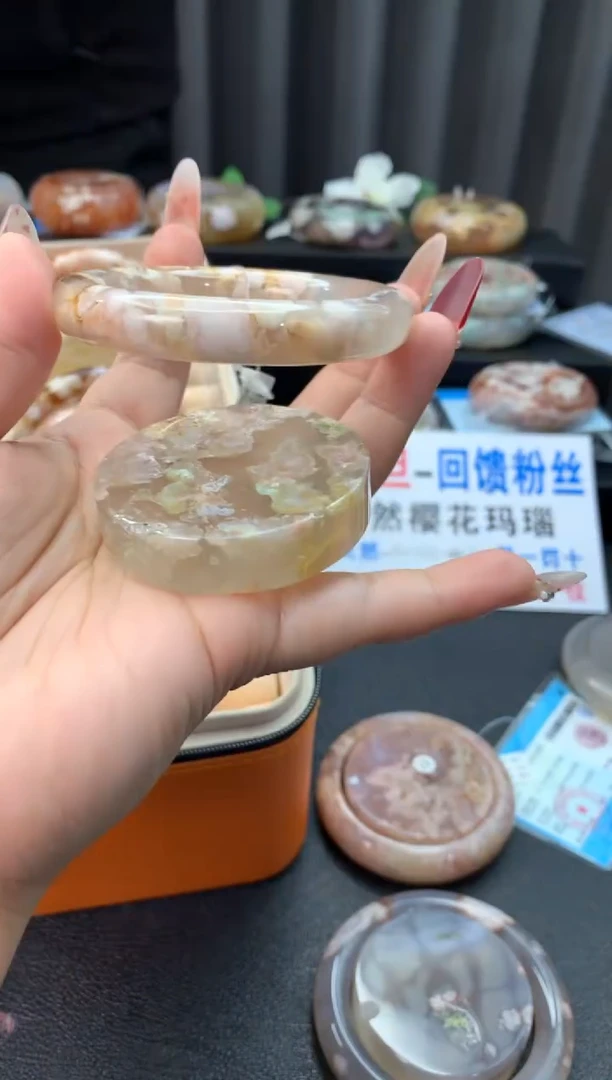 未镶嵌手镯石英质玉（54-55圈口）赠送镯心