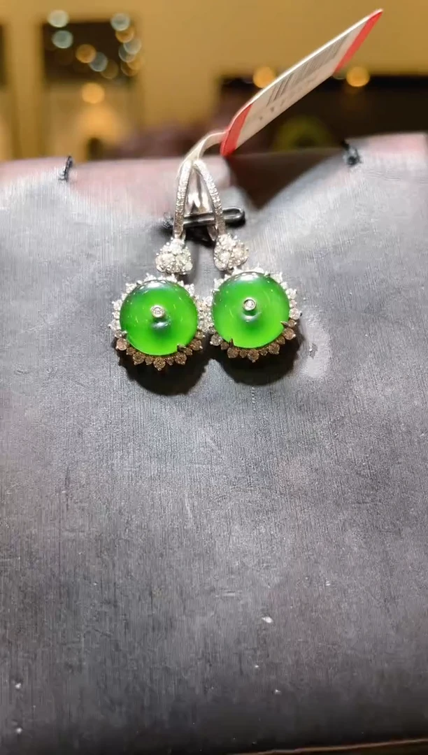 【闪购商品】翡翠吊坠(不含链)18K金镶嵌A25